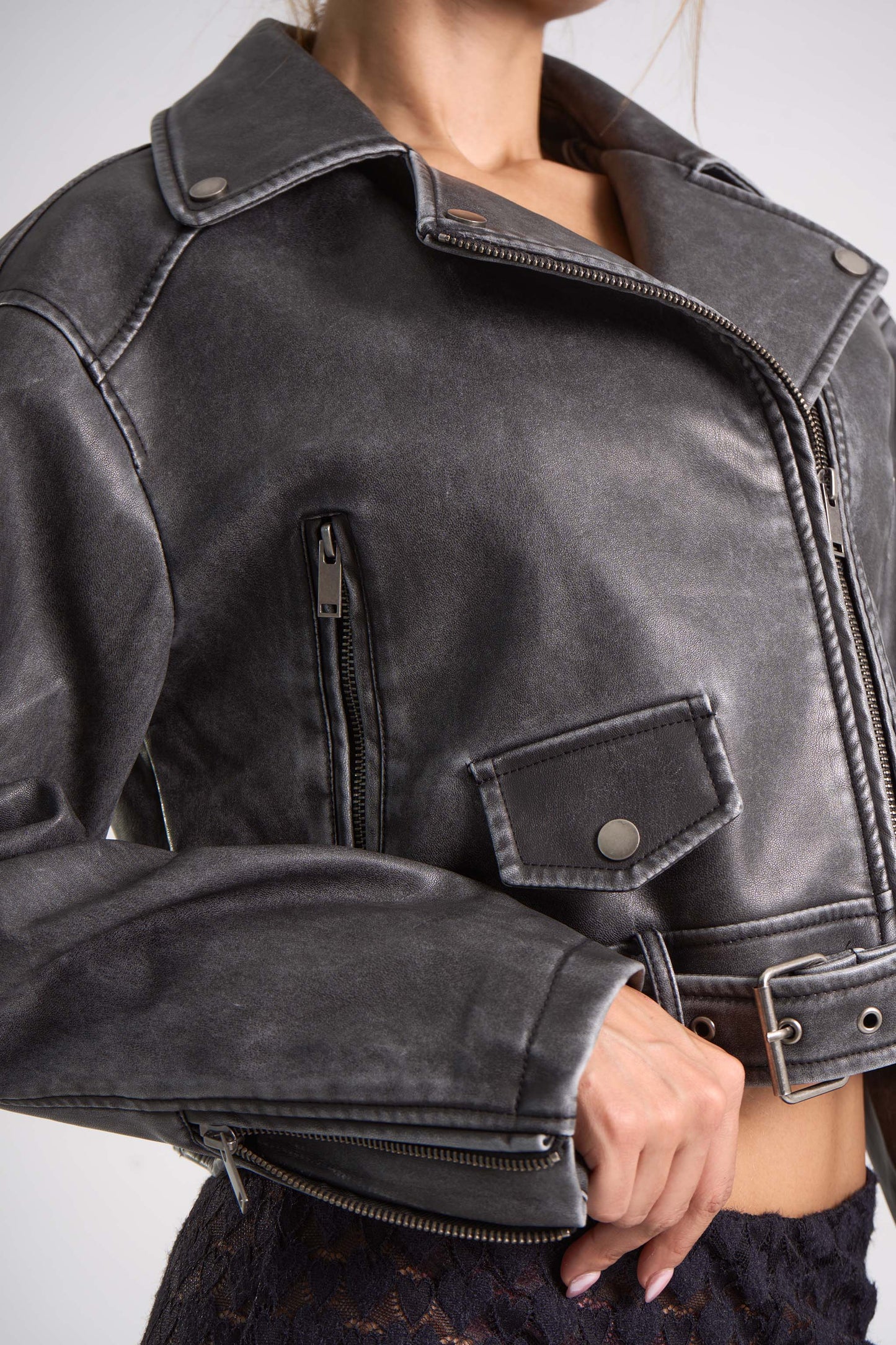 24  CHAQUETA BIKER EFECTO PIEL DESGASTAD